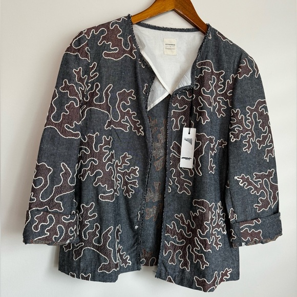 Embroidered Crew Neck Jacket - Picture 8 of 13